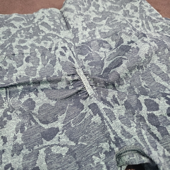 Gymshark Biker Shorts - Picture 5 of 6